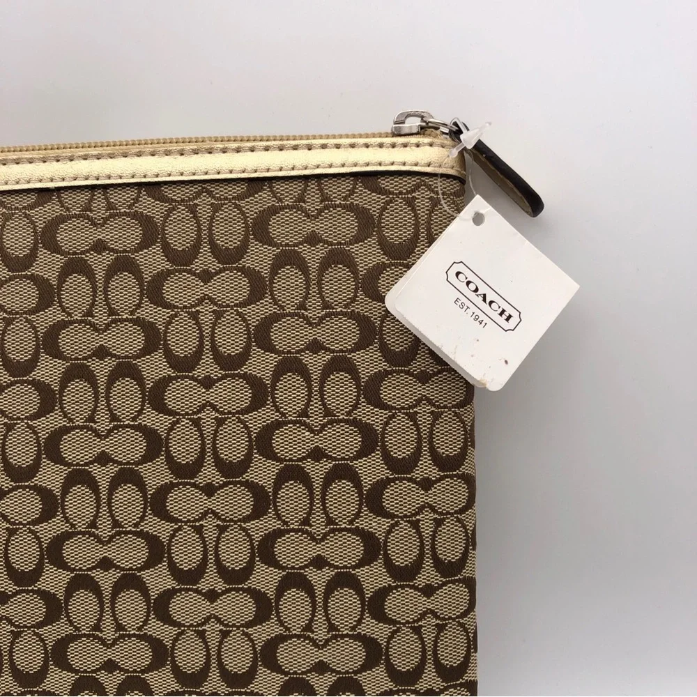 Coach Signature Tablet Ipad Sleeve Bag F61035/SV /Khaki/Metallic - Picture 2 of 9